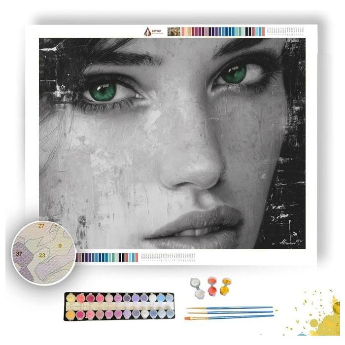 EMERALD EYE PORTRAIT B&W - Paint by Numbers Full Kit