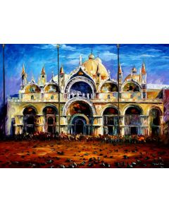 VENICE - PIGEONS ON SAN MARCO SQUARE
